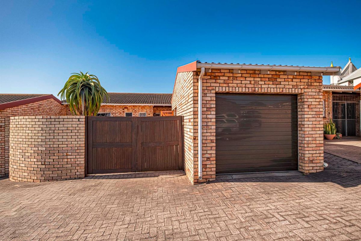 Move In Ready 3 Bed Townhouse in Popular ROSTREVOR - Photo 3