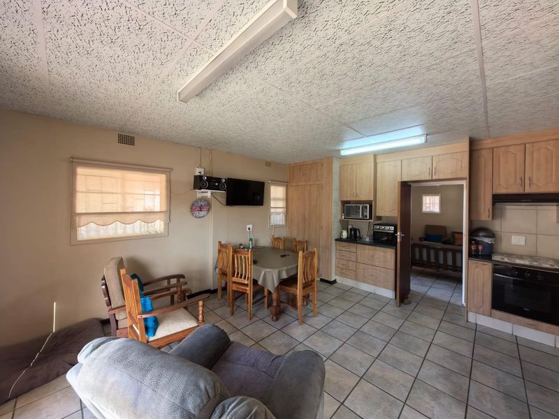 Modern Comfort Meets High-Yield Potential in the Heart of New Park, Kimberley - Photo 2