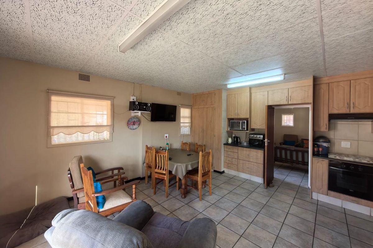 Modern Comfort Meets High-Yield Potential in the Heart of New Park, Kimberley - Photo 2