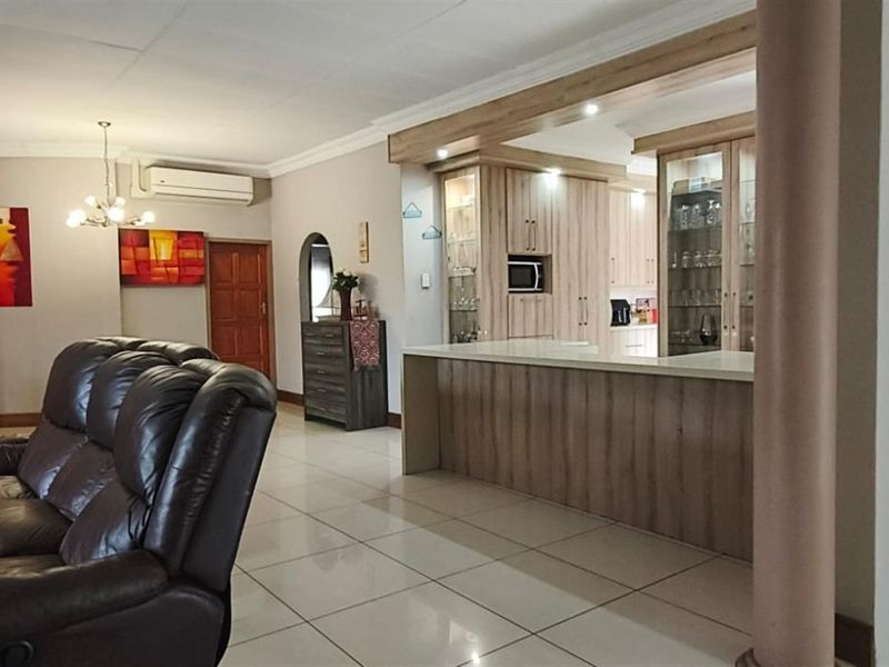 2 Houses on 1 Stand for Sale in Pretoria Gardens - Photo 7