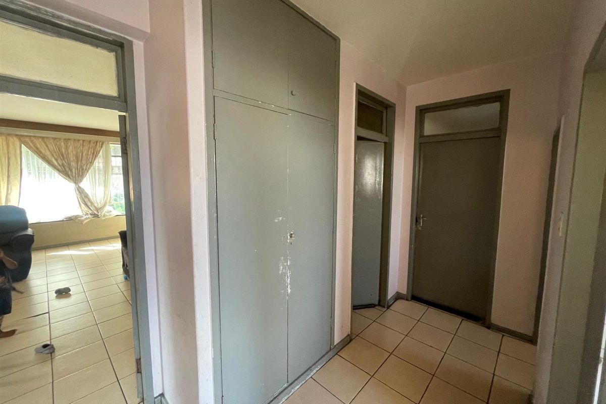 Investment Apartment For Sale in Sunnyside Near UNISA. - Photo 4