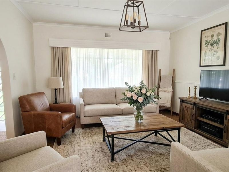 A Peaceful Family Haven with a Beautiful Garden in Crystal Park - Photo 4