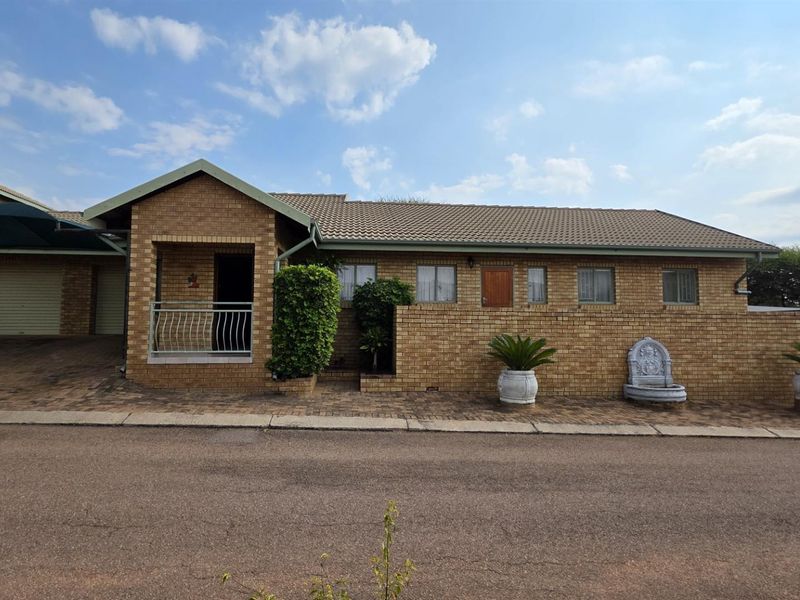 Panorama Park - Three Bedroom Home with Spectacular Garden and Low Levies - Photo 2