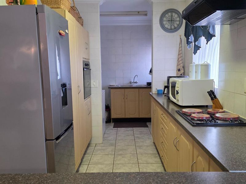 Panorama Park - Three Bedroom Home with Spectacular Garden and Low Levies - Photo 8