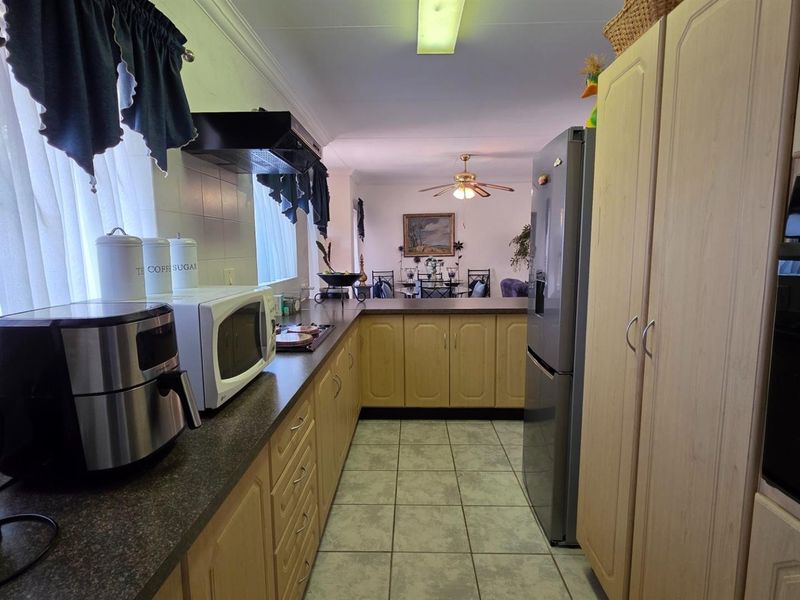 Panorama Park - Three Bedroom Home with Spectacular Garden and Low Levies - Photo 6