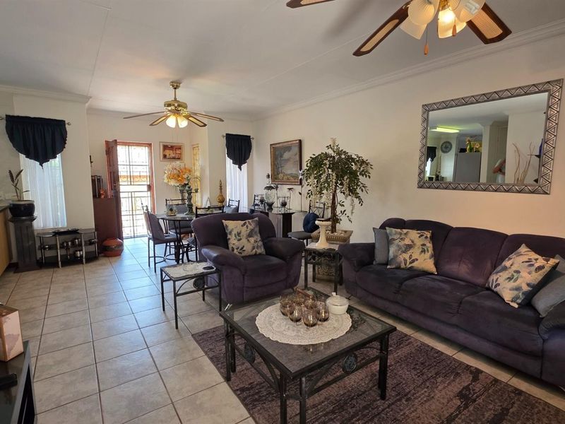 Panorama Park - Three Bedroom Home with Spectacular Garden and Low Levies - Photo 4