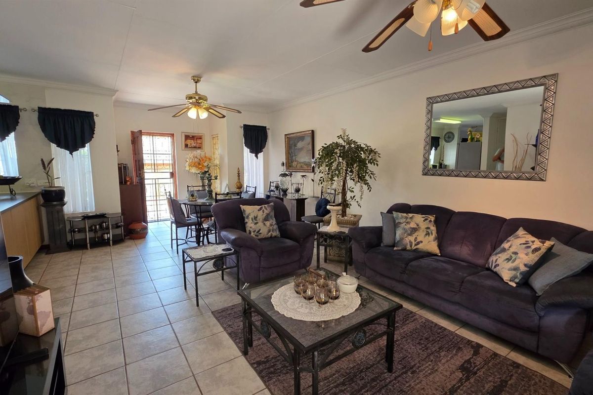 Panorama Park - Three Bedroom Home with Spectacular Garden and Low Levies - Photo 4