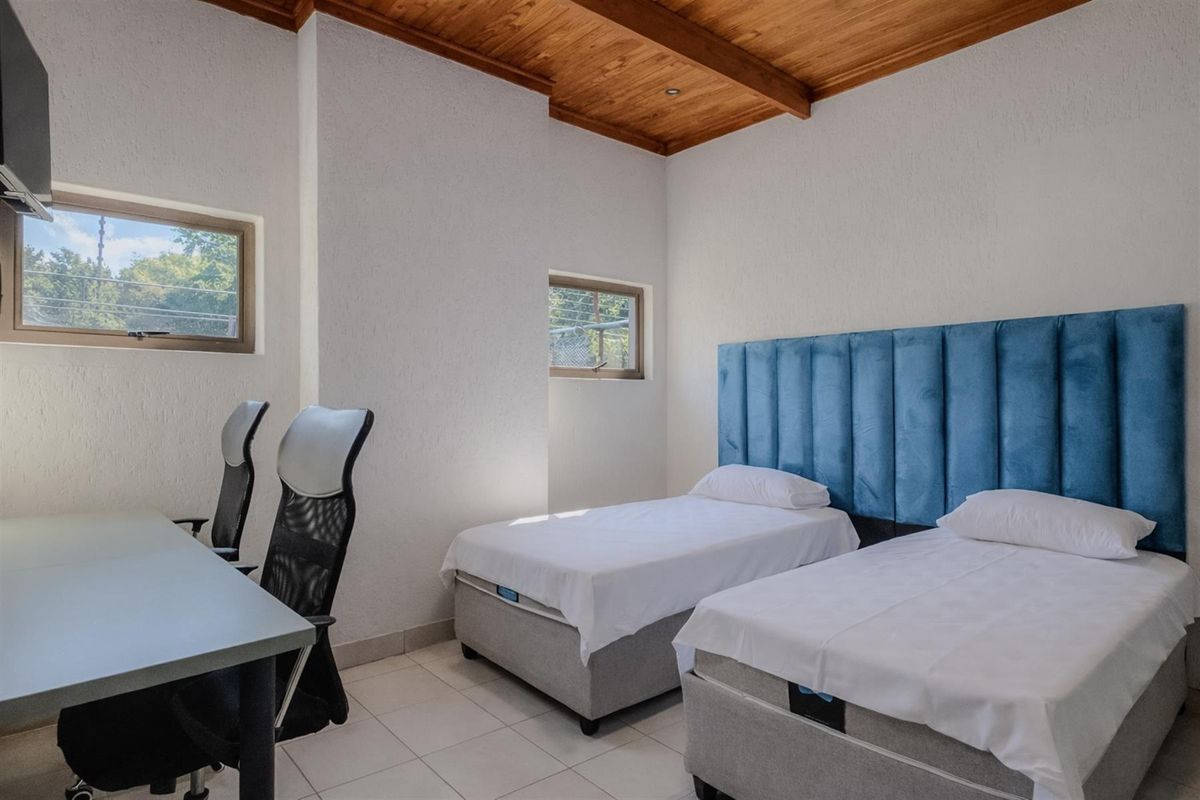 Luxury House Share Accommodation | Westdene | Close to UJ | Lake Views - Photo 4