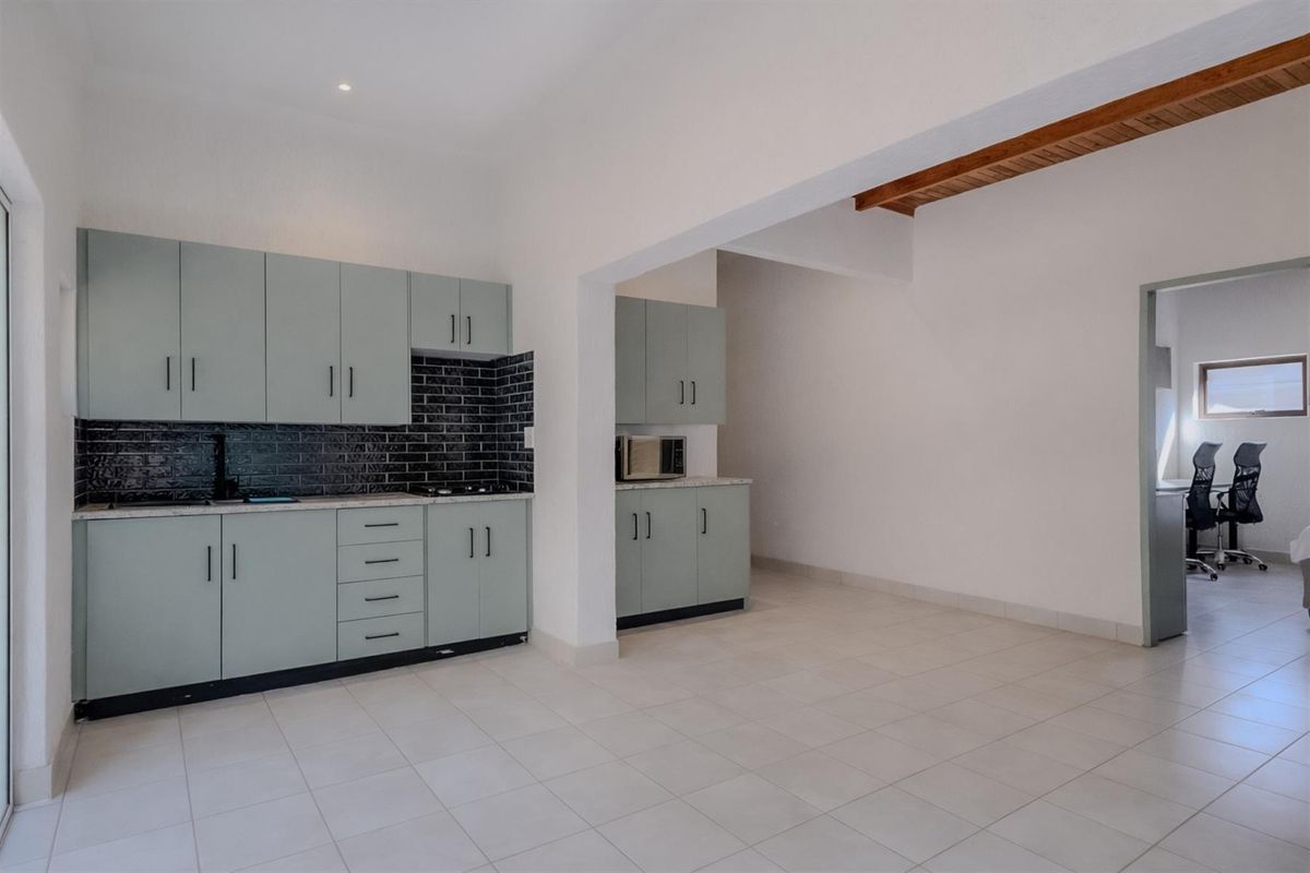 Luxury House Share Accommodation | Westdene | Close to UJ | Lake Views - Photo 3