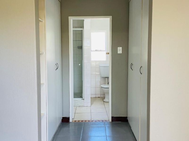 2 Bedroom Apartment For Sale in Bryanston, Sandton - Photo 9