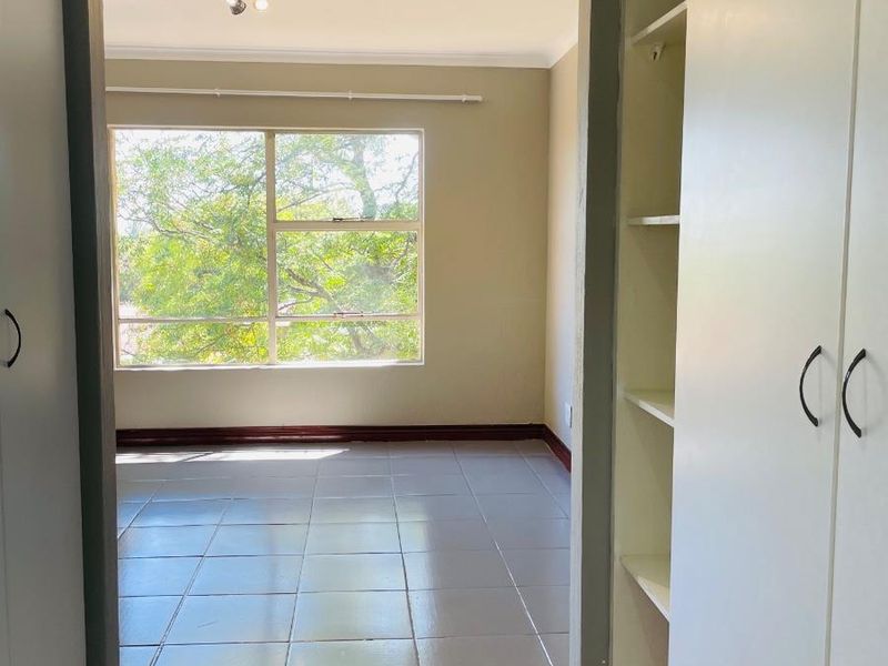 2 Bedroom Apartment For Sale in Bryanston, Sandton - Photo 8