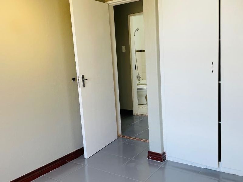 2 Bedroom Apartment For Sale in Bryanston, Sandton - Photo 10