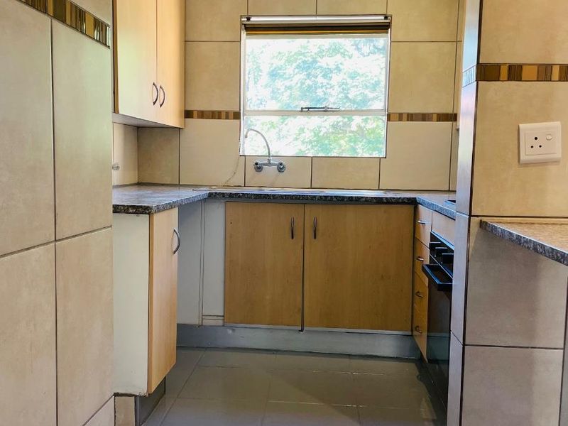 2 Bedroom Apartment For Sale in Bryanston, Sandton - Photo 4