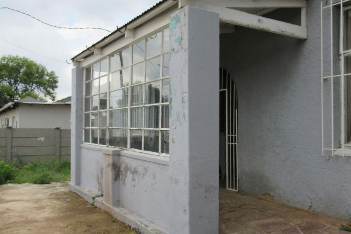 House For Sale In Regents Park South Of Johannesburg - Photo 2