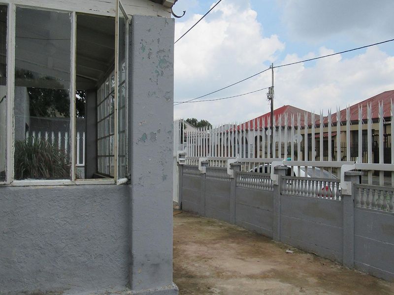 House For Sale In Regents Park South Of Johannesburg - Photo 3