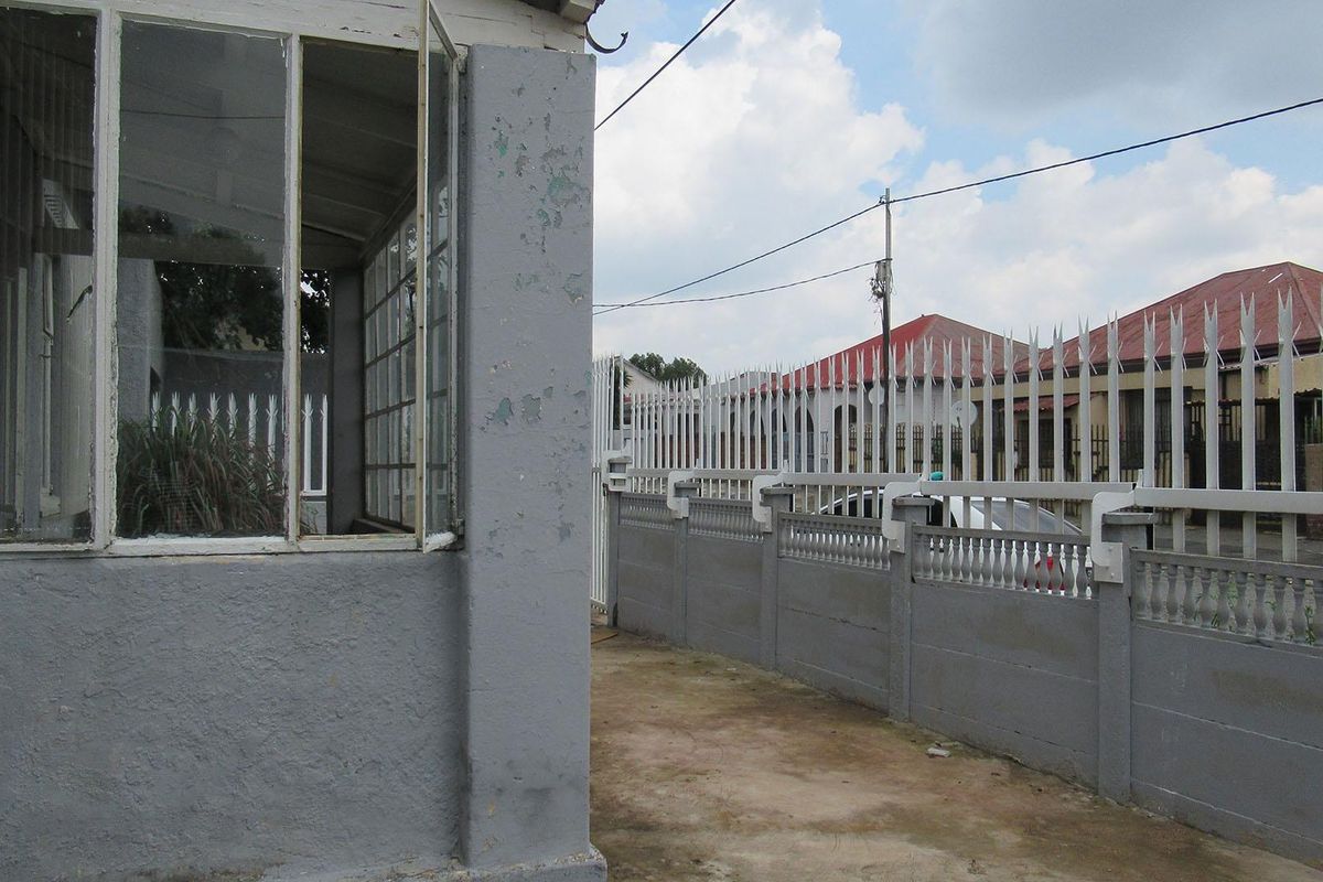 House For Sale In Regents Park South Of Johannesburg - Photo 3