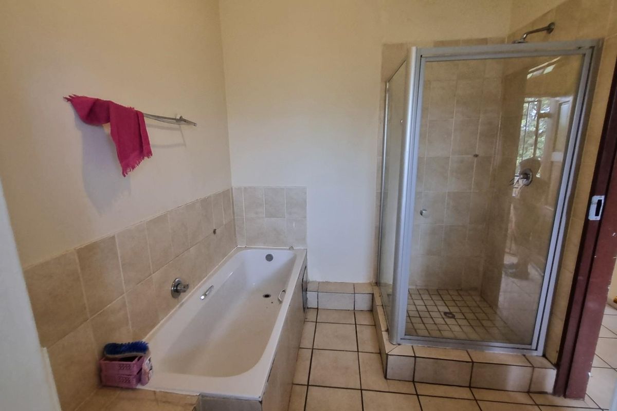 Two-Bedroom Apartment in Halfway Gardens for Sales - Photo 4