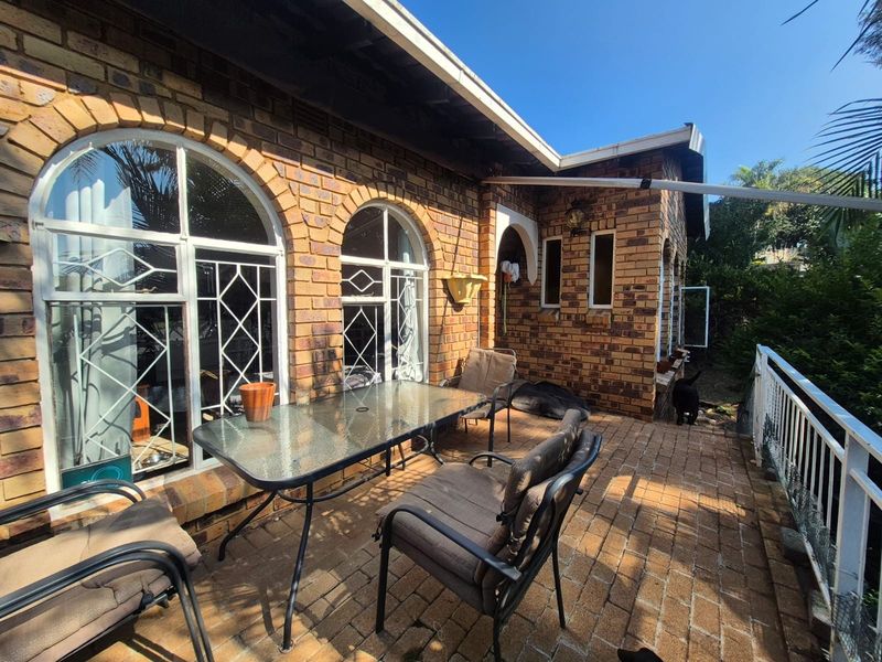 SPACIOUS FAMILY HOME with A FLATLET IN KENMARE - Photo 2