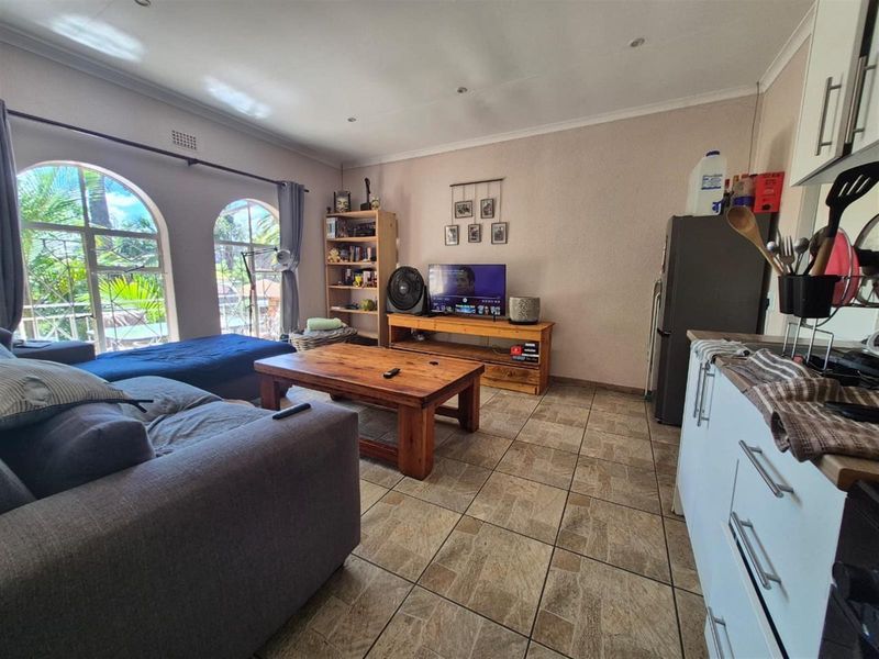 SPACIOUS FAMILY HOME with A FLATLET IN KENMARE - Photo 10