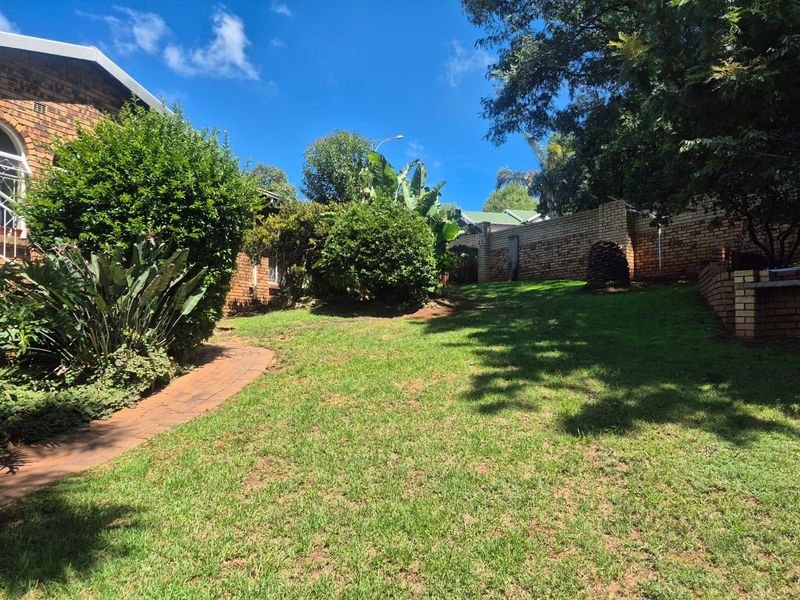 SPACIOUS FAMILY HOME with A FLATLET IN KENMARE - Photo 4