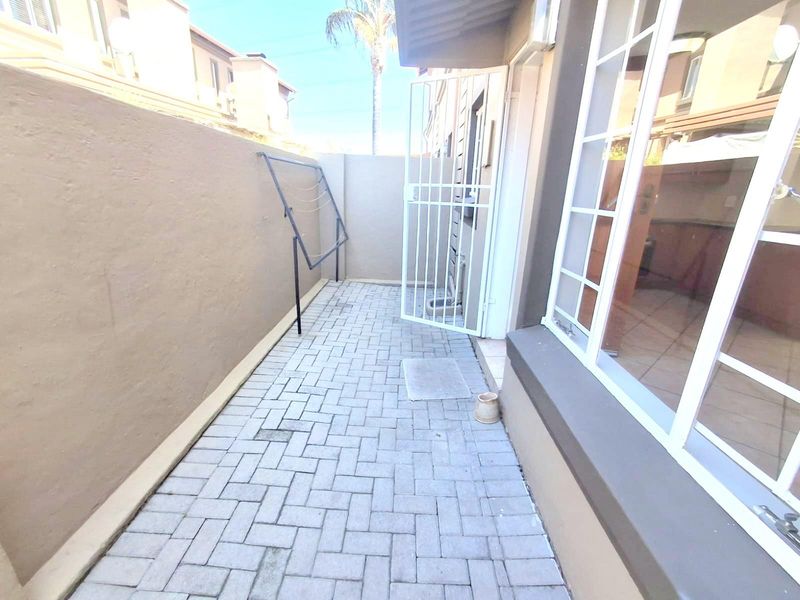 NEATEST HOME ON THE BLOCK- DUPLEX -PET FRIENDLY - Photo 7