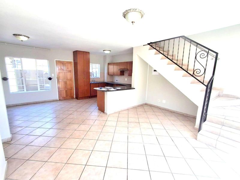 NEATEST HOME ON THE BLOCK- DUPLEX -PET FRIENDLY - Photo 6