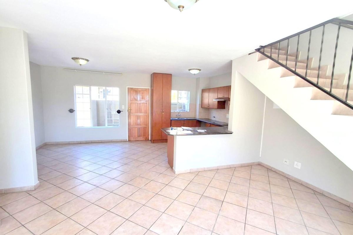 NEATEST HOME ON THE BLOCK- DUPLEX -PET FRIENDLY - Photo 4