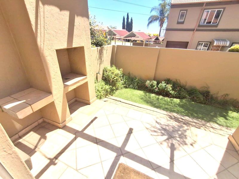 NEATEST HOME ON THE BLOCK- DUPLEX -PET FRIENDLY - Photo 3