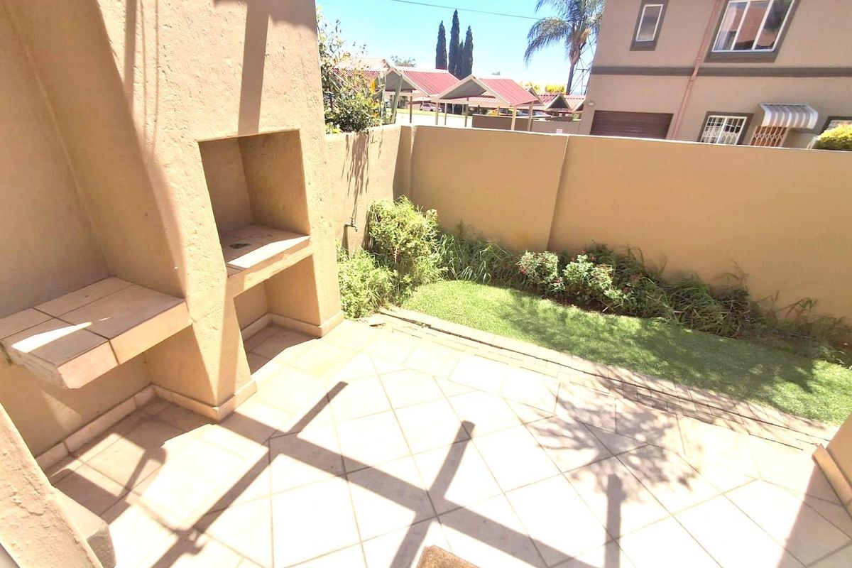 NEATEST HOME ON THE BLOCK- DUPLEX -PET FRIENDLY - Photo 3