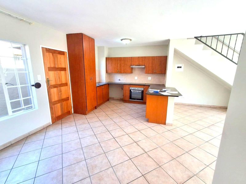 NEATEST HOME ON THE BLOCK- DUPLEX -PET FRIENDLY - Photo 5