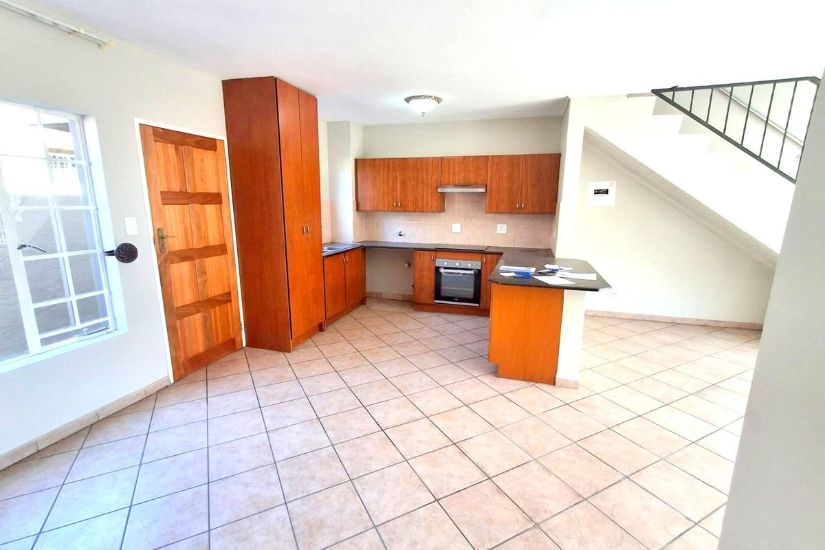 NEATEST HOME ON THE BLOCK- DUPLEX -PET FRIENDLY - Photo 5