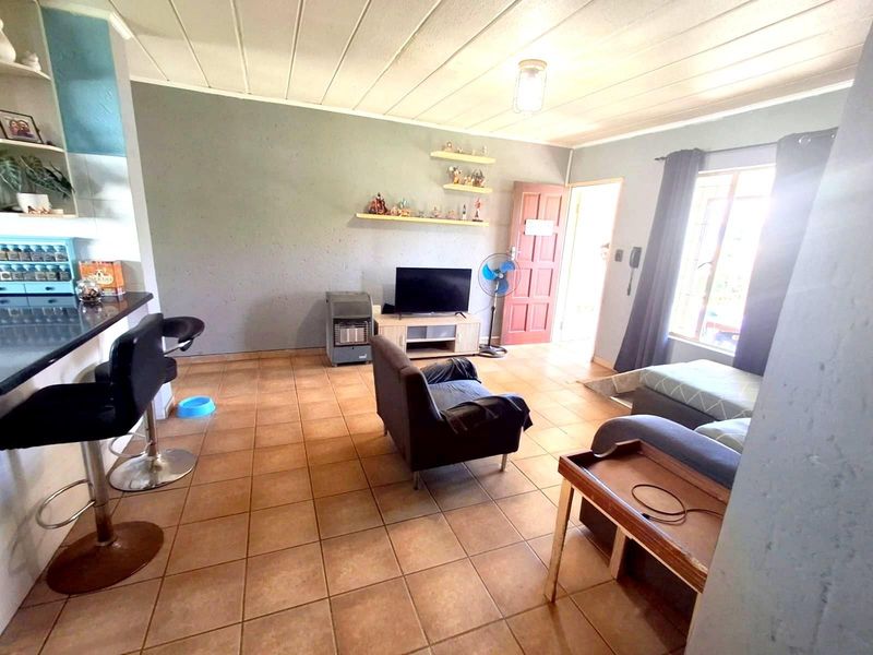 GARDEN UNIT- PET FRIENDLY- NEAT COMPLEX - Photo 6