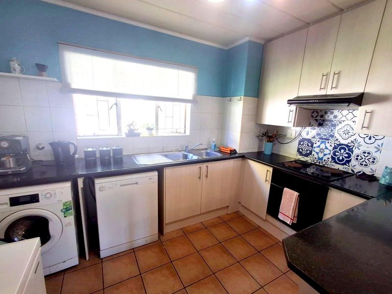 GARDEN UNIT- PET FRIENDLY- NEAT COMPLEX - Photo 9