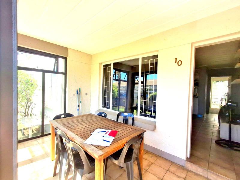 GARDEN UNIT- PET FRIENDLY- NEAT COMPLEX - Photo 3