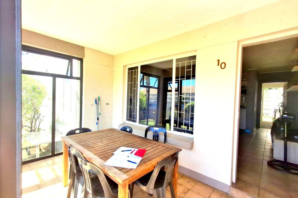 GARDEN UNIT- PET FRIENDLY- NEAT COMPLEX - Photo 3