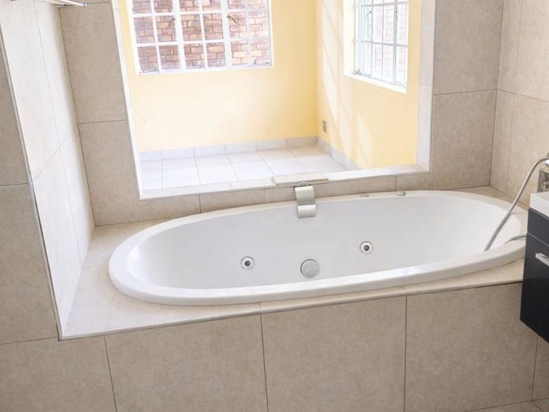 2 Bedroom Townhouse in Clover View, Benoni - Photo 10