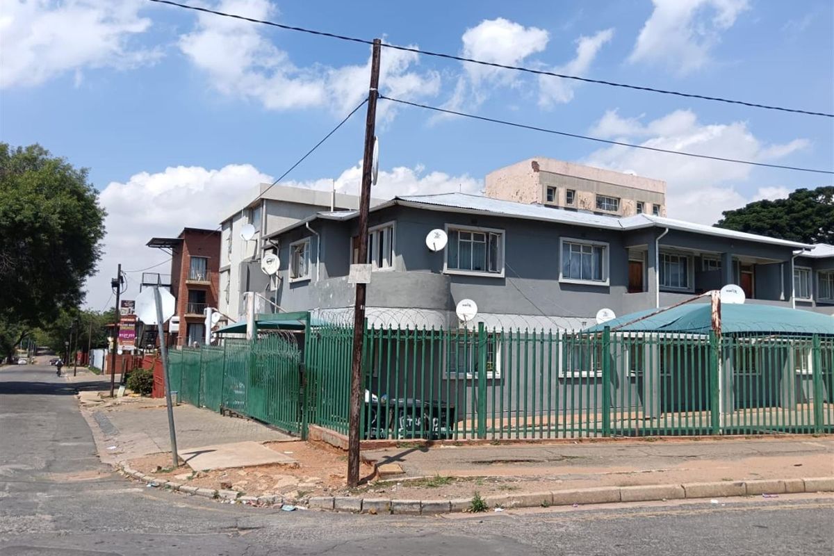 Apartment For Sale in Florida, Roodepoort - Photo 4