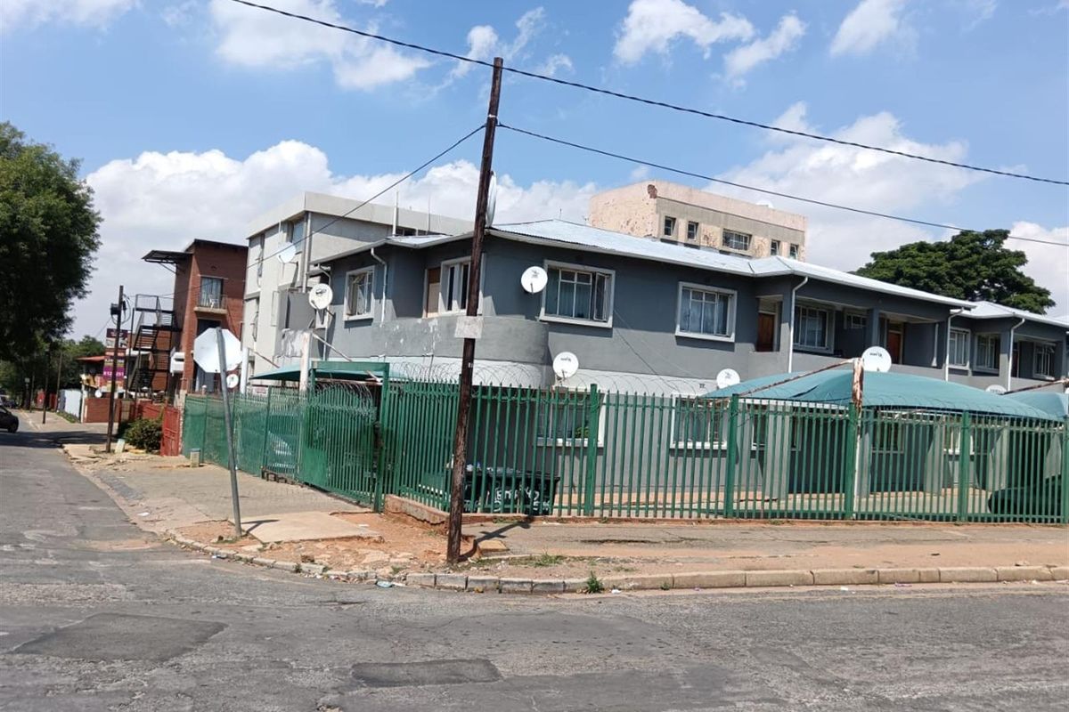 Apartment For Sale in Florida, Roodepoort - Photo 3