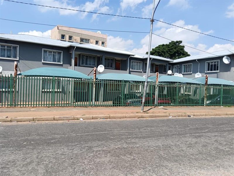 Apartment For Sale in Florida, Roodepoort - Photo 2