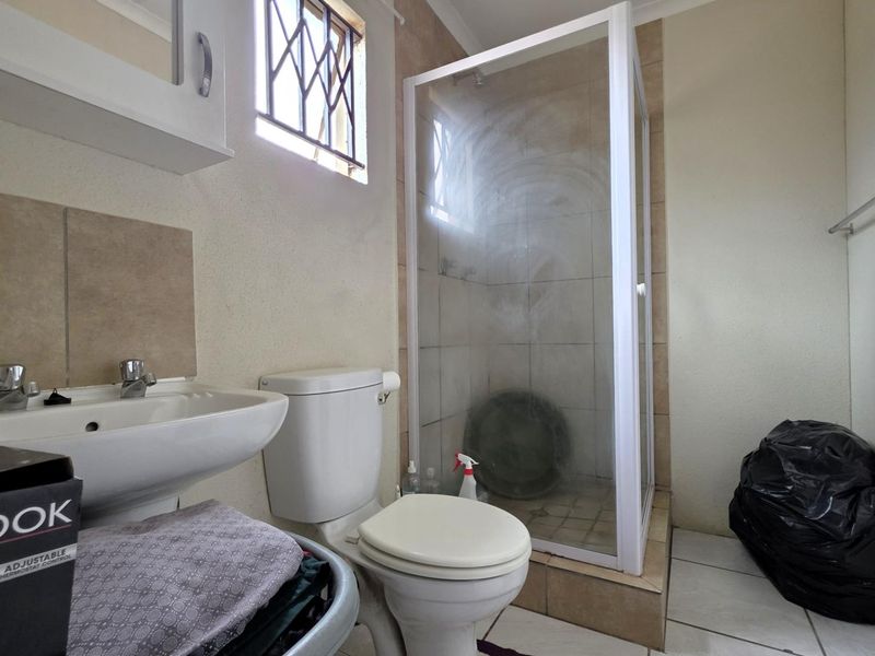 Affordable 3 Bedroom Home in Glenway Estate - Perfect for Families - Photo 9