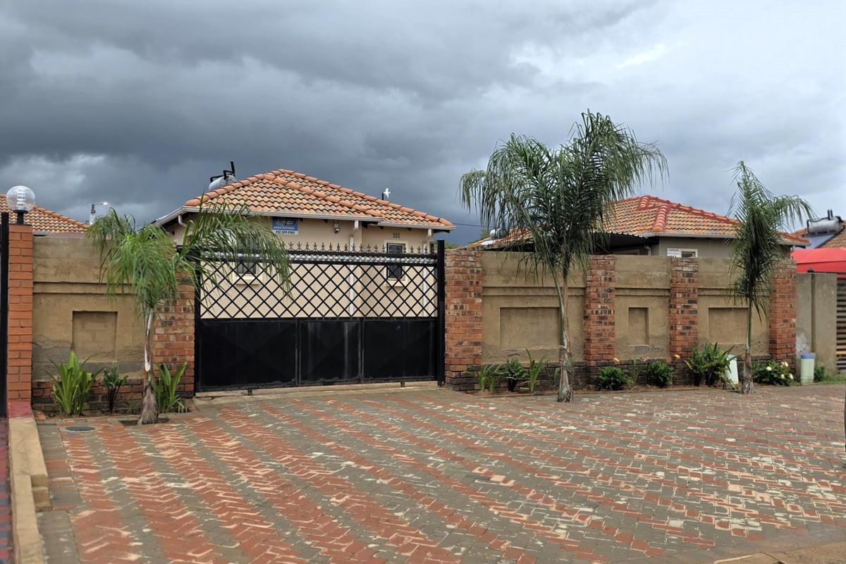 Affordable 3 Bedroom Home in Glenway Estate - Perfect for Families - Photo 2