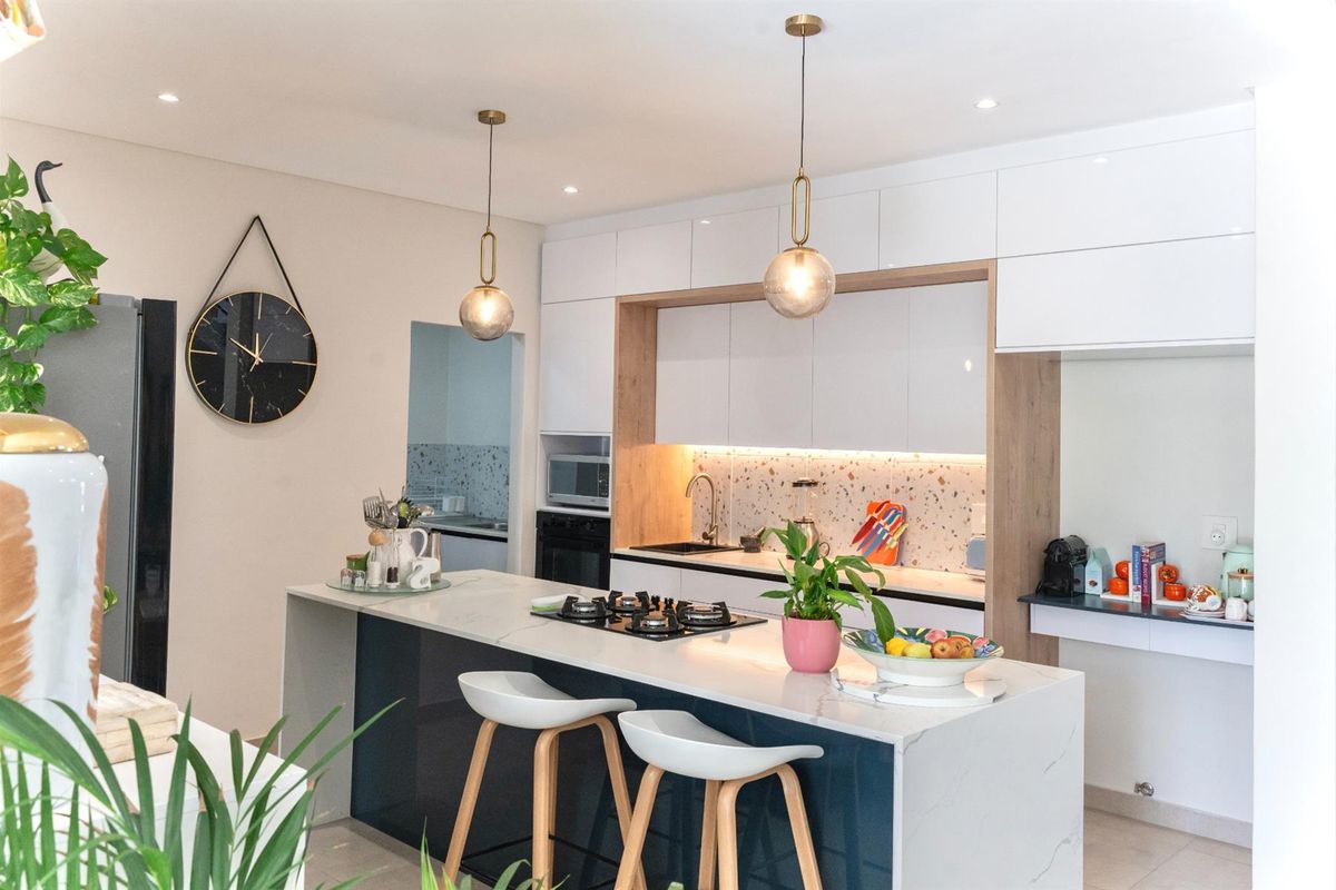 Contemporary 4-Bedroom Family Home with Luxury Finishes and a Stunning Entertainment Spaces - Photo 2