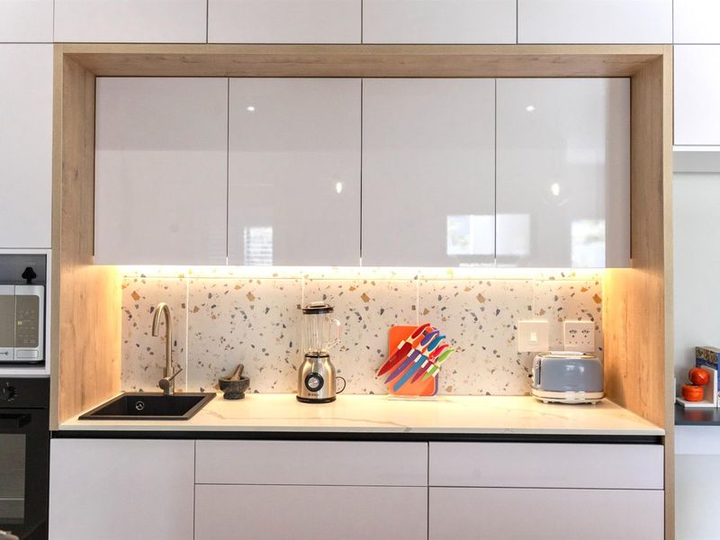 Contemporary 4-Bedroom Family Home with Luxury Finishes and a Stunning Entertainment Spaces - Photo 8