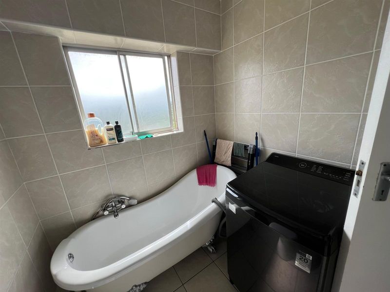 Apartment For Sale in Amanzimtoti, KwaZulu Natal - Photo 9