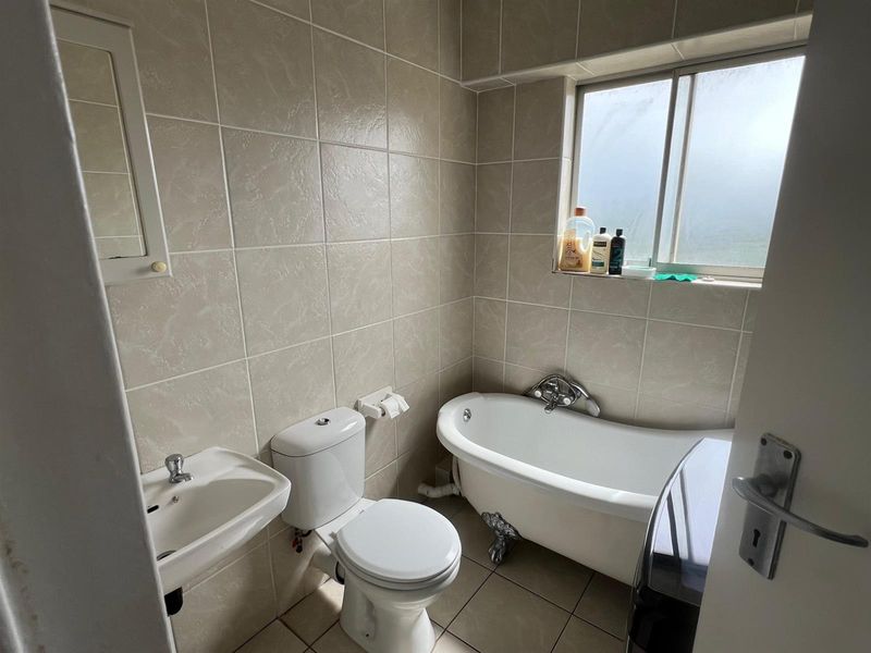 Apartment For Sale in Amanzimtoti, KwaZulu Natal - Photo 8