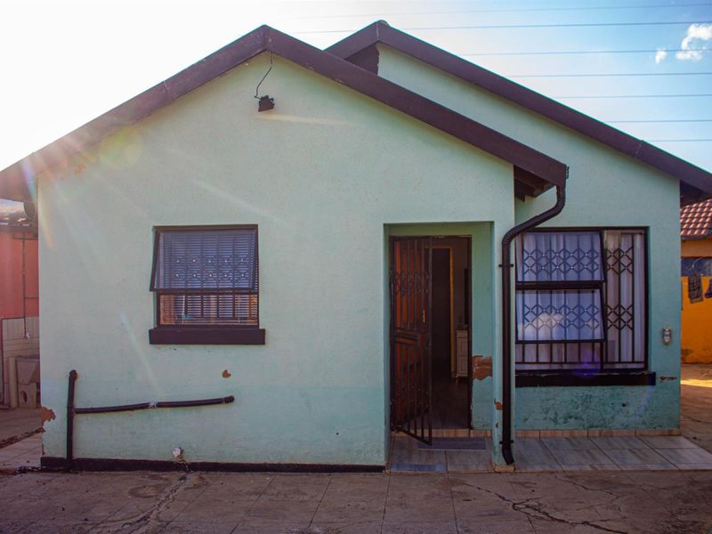 House For Sale in Bram Fischerville, Soweto - Photo 2