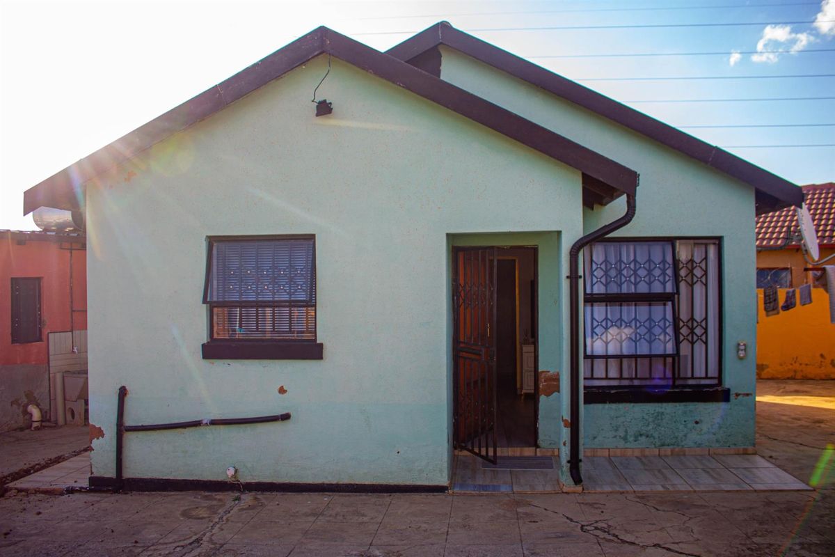 House For Sale in Bram Fischerville, Soweto - Photo 2