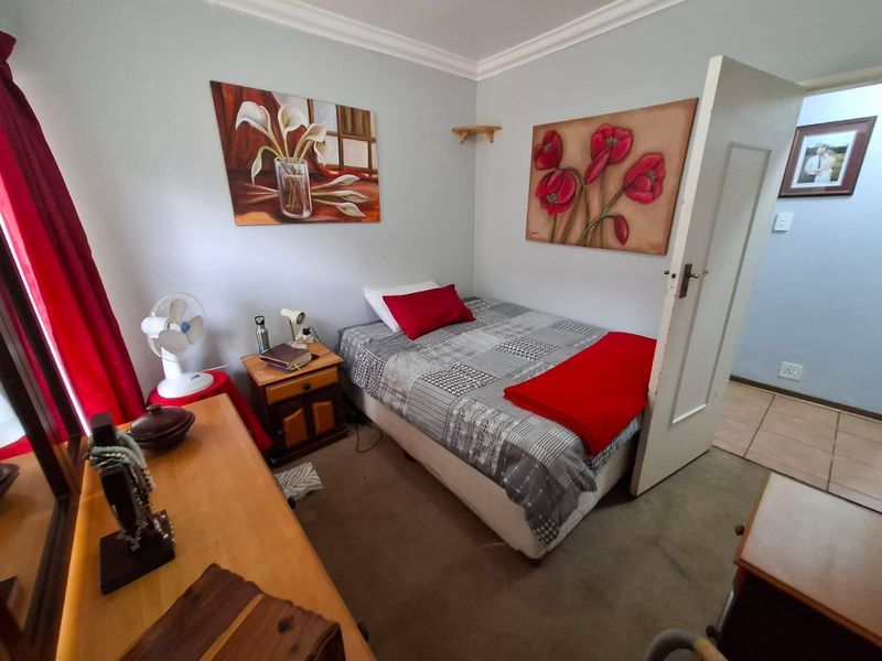 Comfortable Family Living with Great Entertainment Space - Photo 10