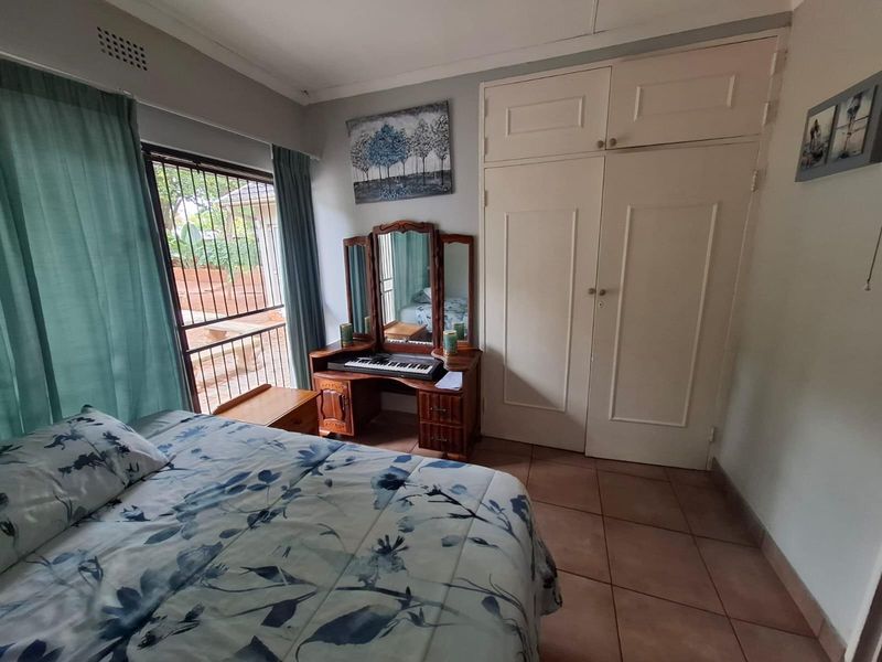 Comfortable Family Living with Great Entertainment Space - Photo 9