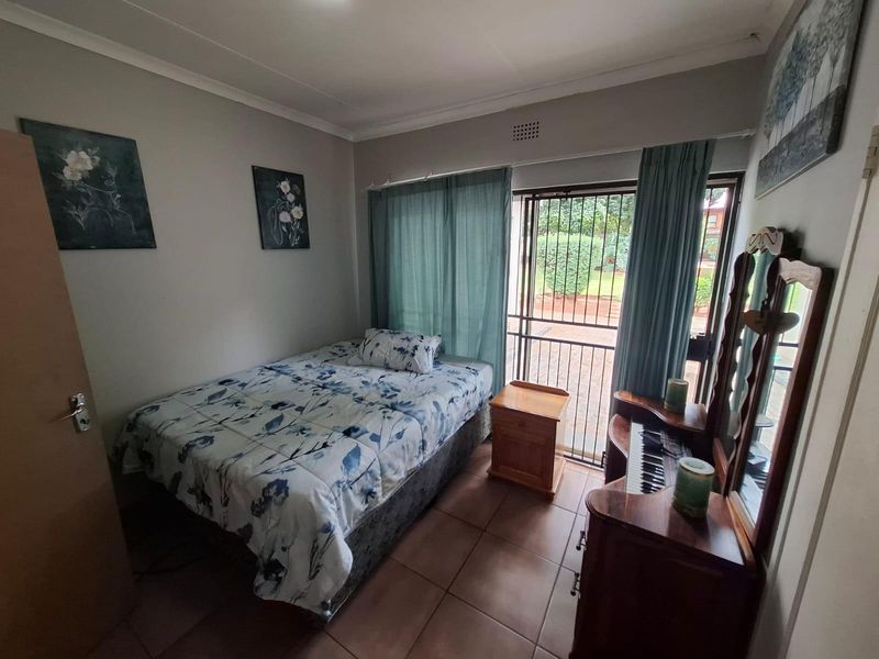 Comfortable Family Living with Great Entertainment Space - Photo 8